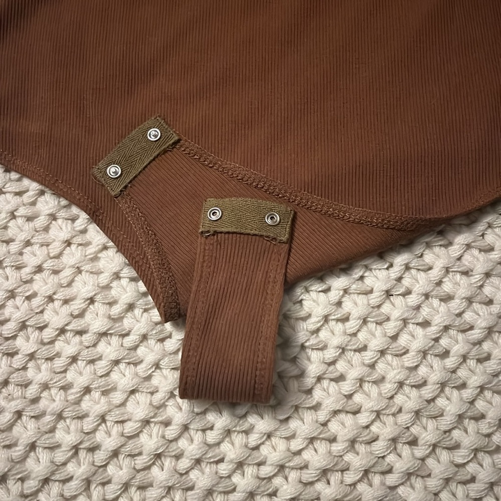Ribbed Bodysuit 🤎 - Picture 3 of 4